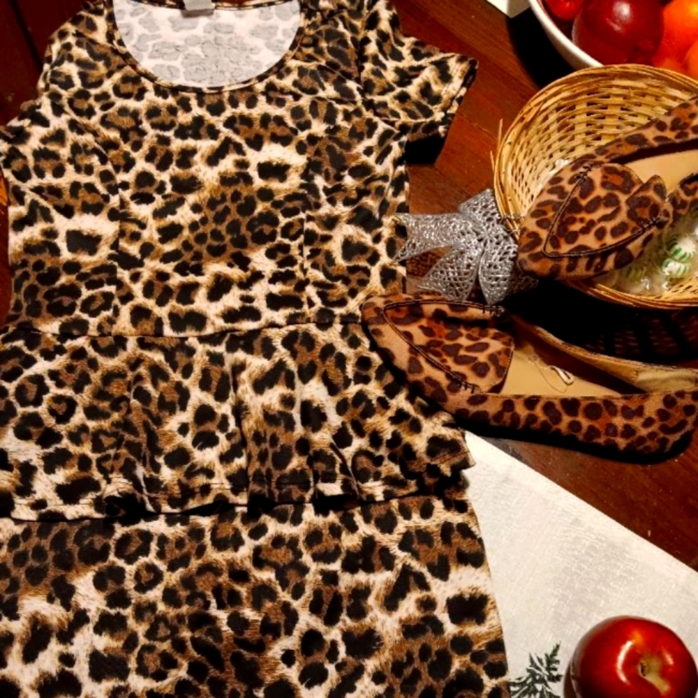 Dress w/ matching shoes leopard
